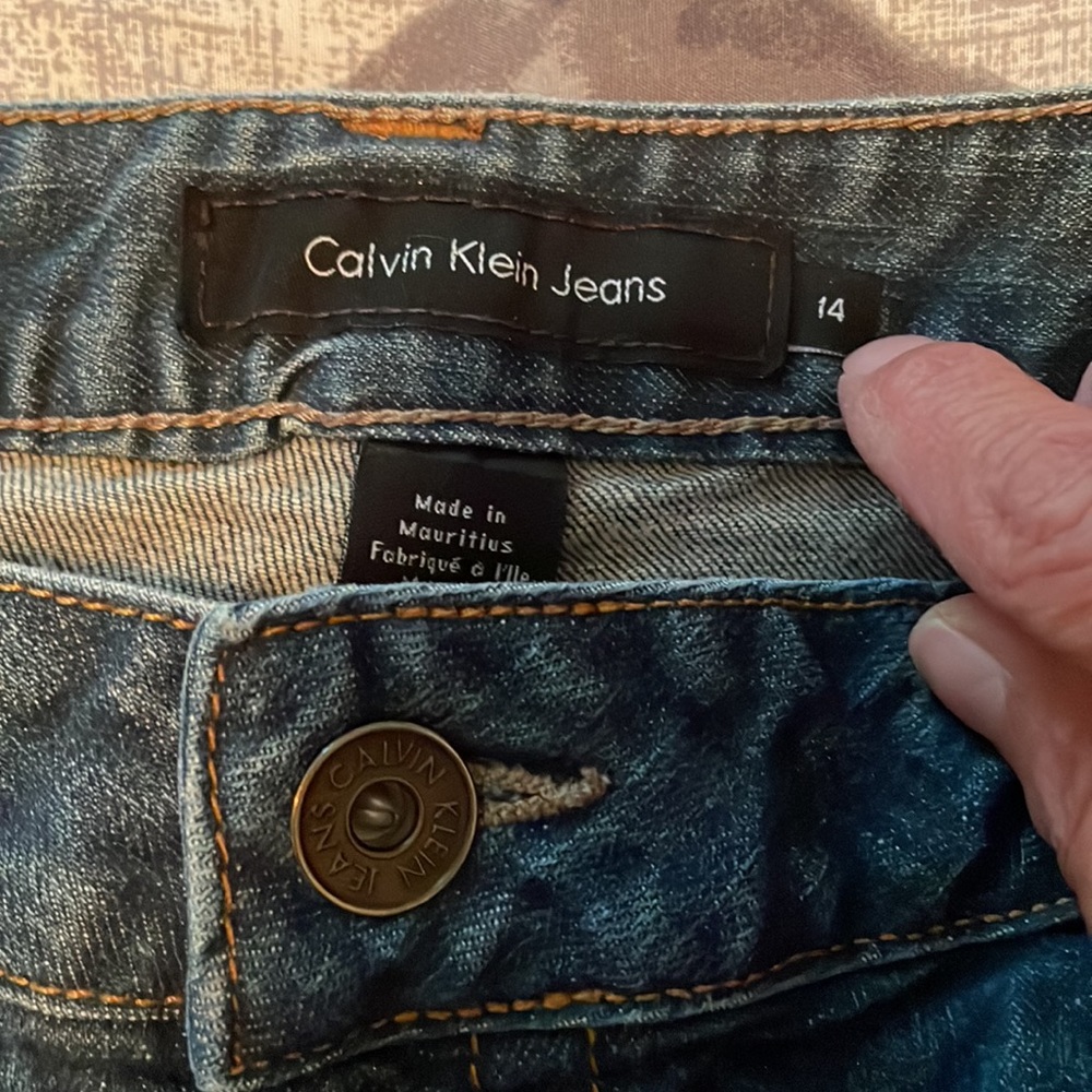 Calvin Klein capris - Picture 2 of 6